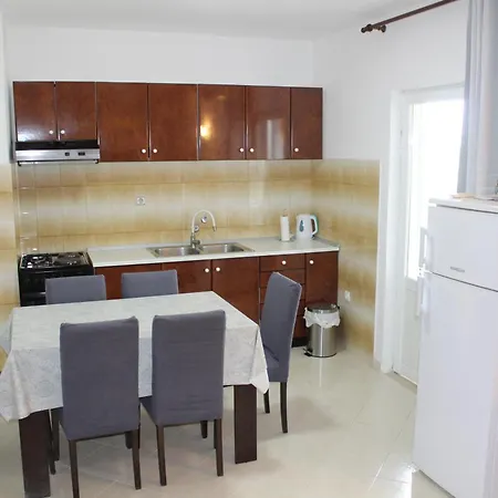 Ivan & Ana Guest house 3*