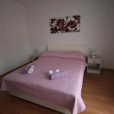 Ivan & Ana Guest house 3*