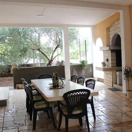 بيت ضيافة Ivan & Ana 3*